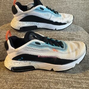 Nike Air Max 2090 in a white, black, and blue Size 4.5Y